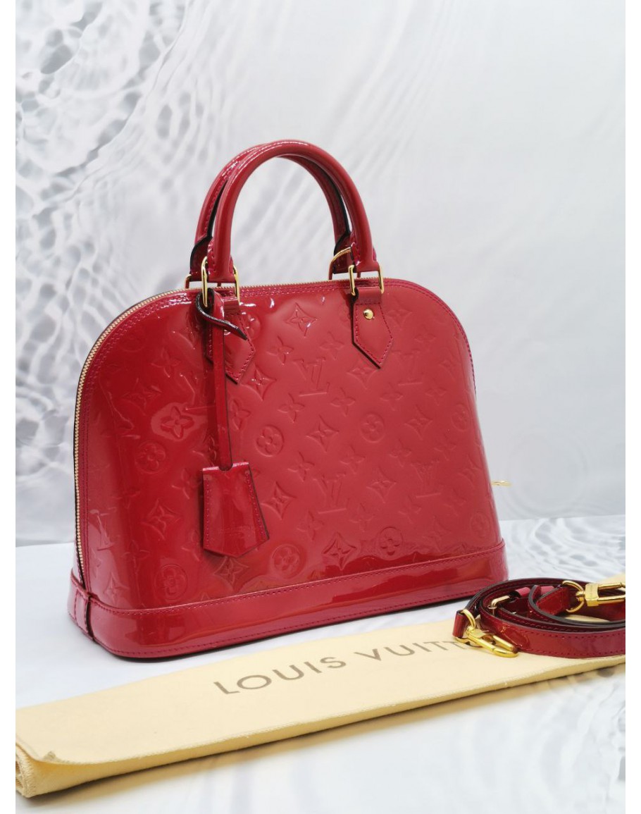 Do real louis vuitton have red on handles hot sale